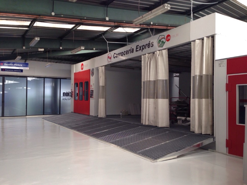 cabina de reparación de los coches